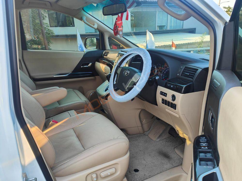 Mobil Toyota Alphard 2014