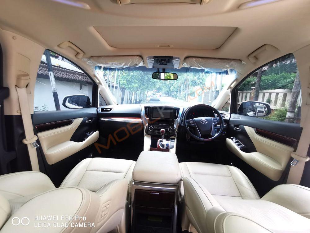 Mobil Toyota Alphard 2016