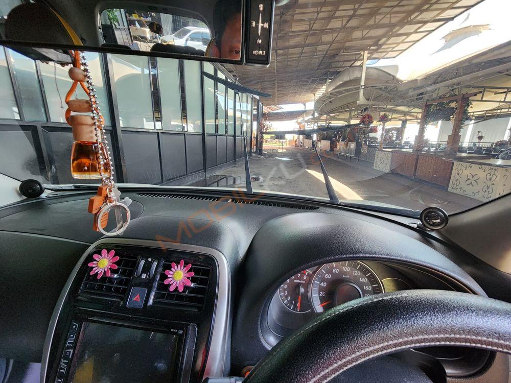 Mobil Nissan March 2016