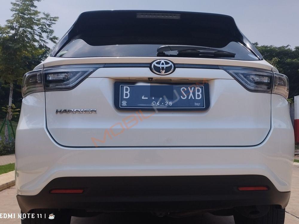 Mobil Toyota Harrier 2014