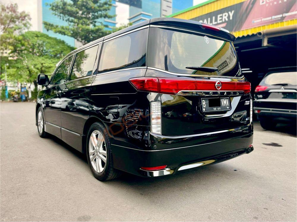Mobil Nissan Elgrand 2013