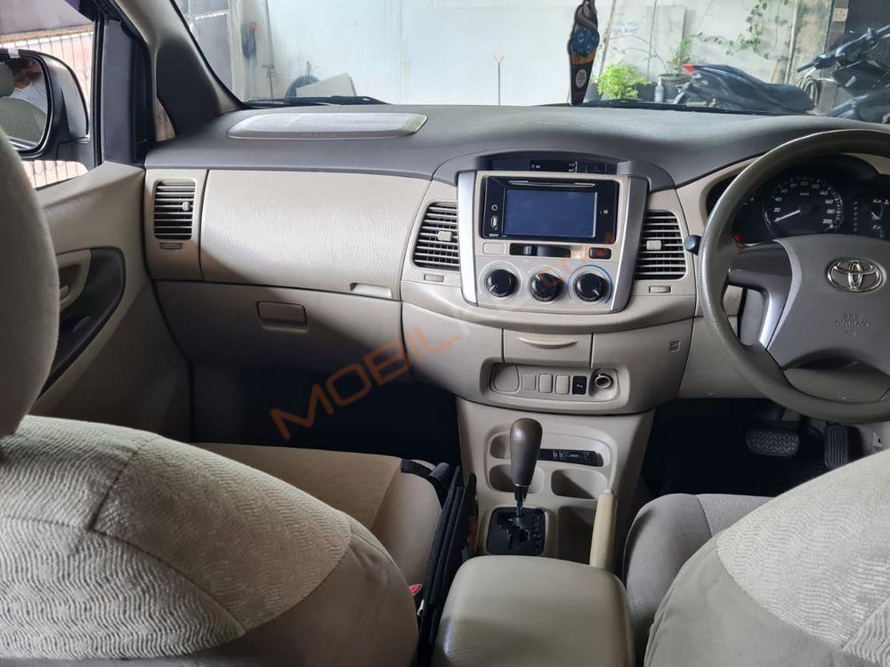 Mobil Toyota Kijang Innova 2014