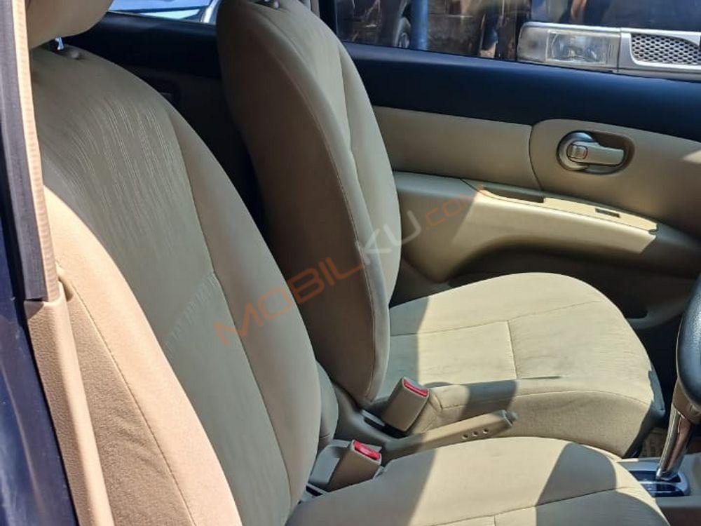 Mobil Nissan Grand Livina 2014