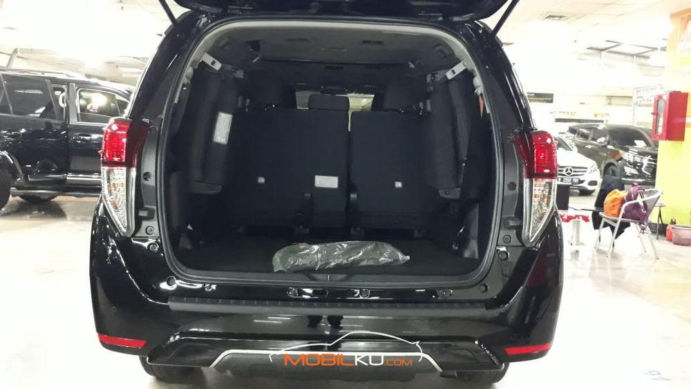 Mobil Toyota Kijang Innova 2021