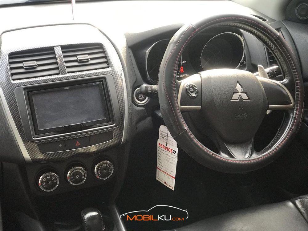 Mobil Mitsubishi Outlander Sport 2014