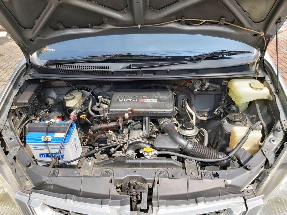 Mobil Toyota Avanza 2011