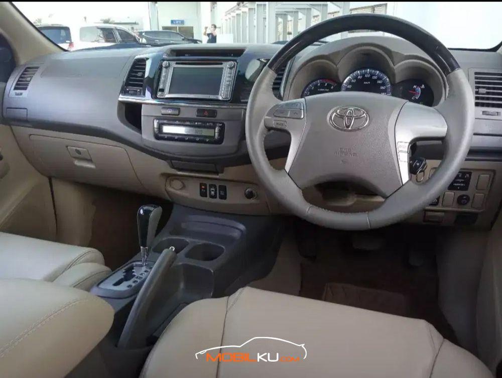 Mobil Toyota Fortuner 2015