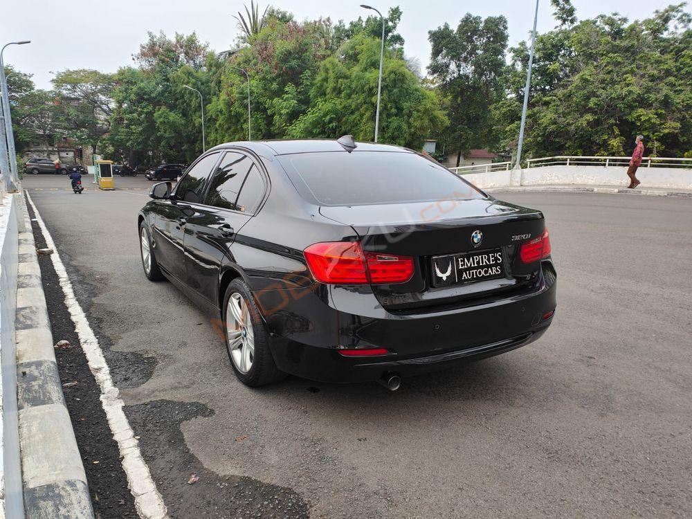 Mobil BMW 3 Series 2015