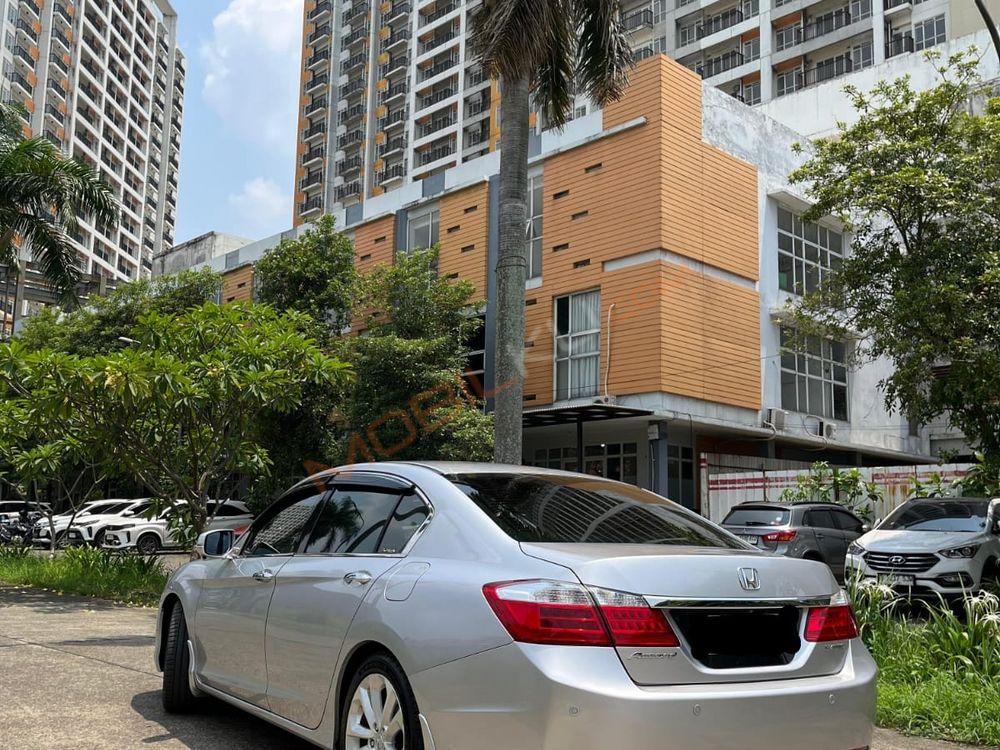 Mobil Honda Accord 2015
