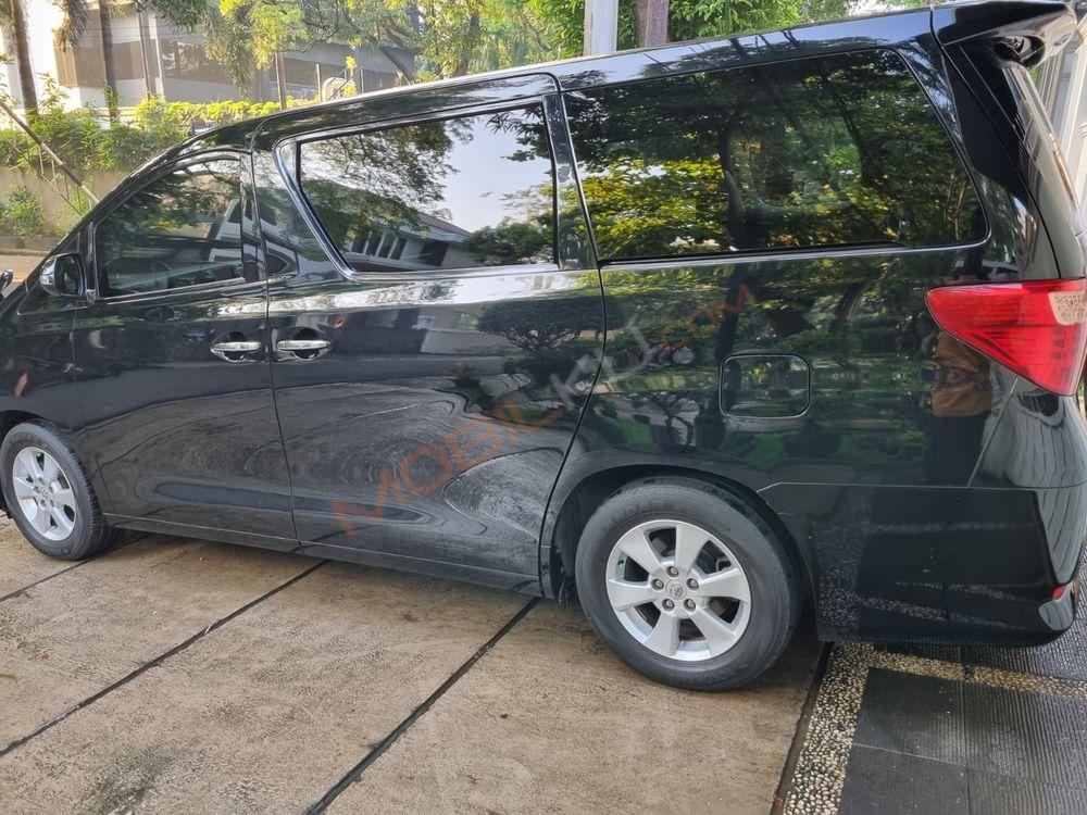Mobil Toyota Alphard 2013