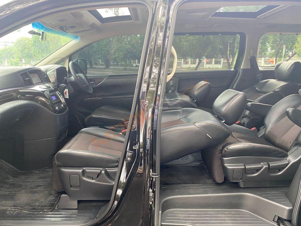 Mobil Nissan Elgrand 2014