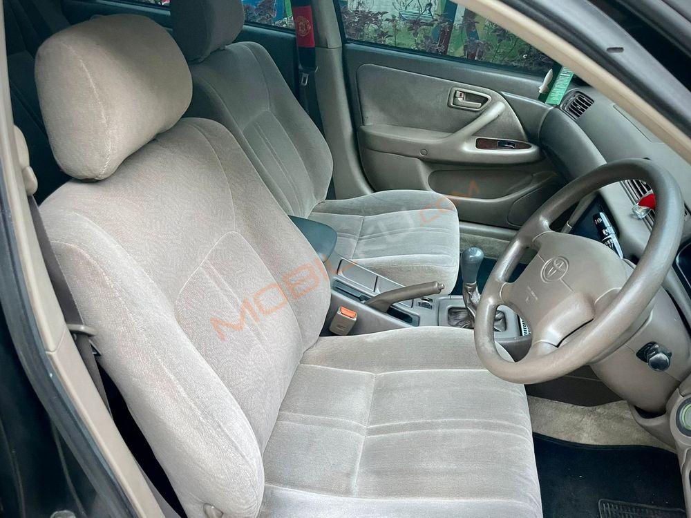 Mobil Toyota Camry 2000