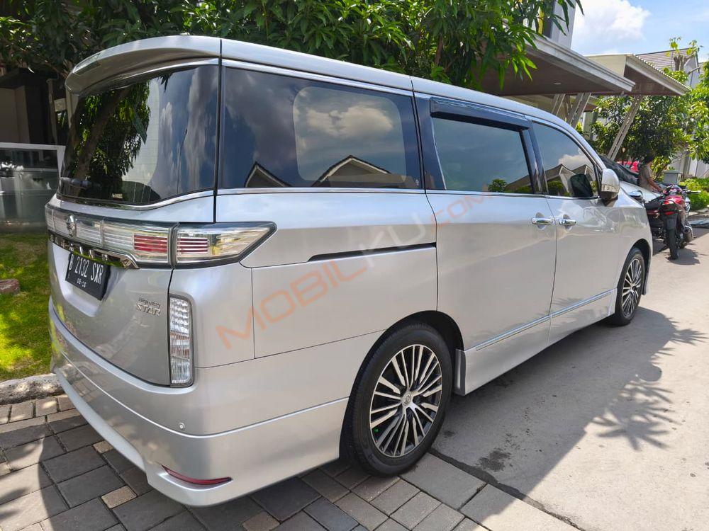 Mobil Nissan Elgrand 2014