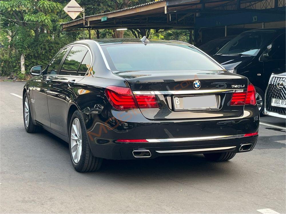 Mobil BMW 7 Series 2014
