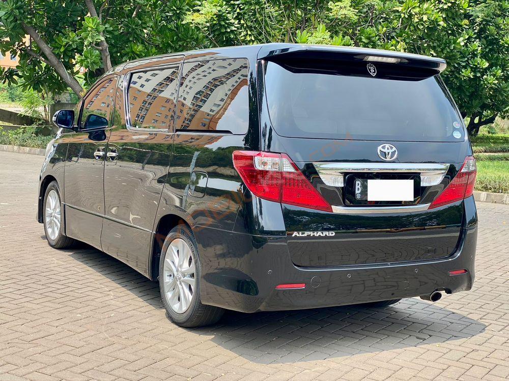 Mobil Toyota Alphard 2009