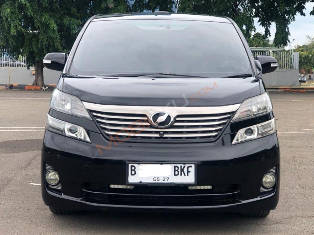 Mobil Toyota Vellfire 2010
