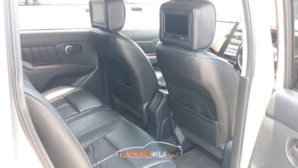 Mobil Nissan Grand Livina 2013