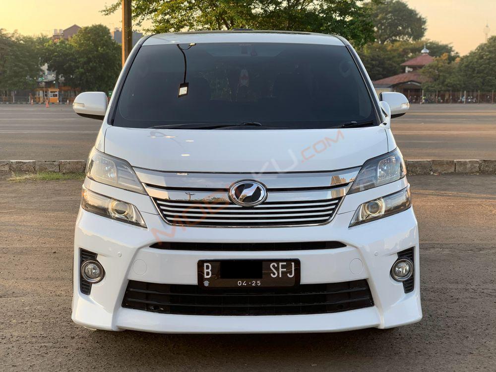 Mobil Toyota Vellfire 2015