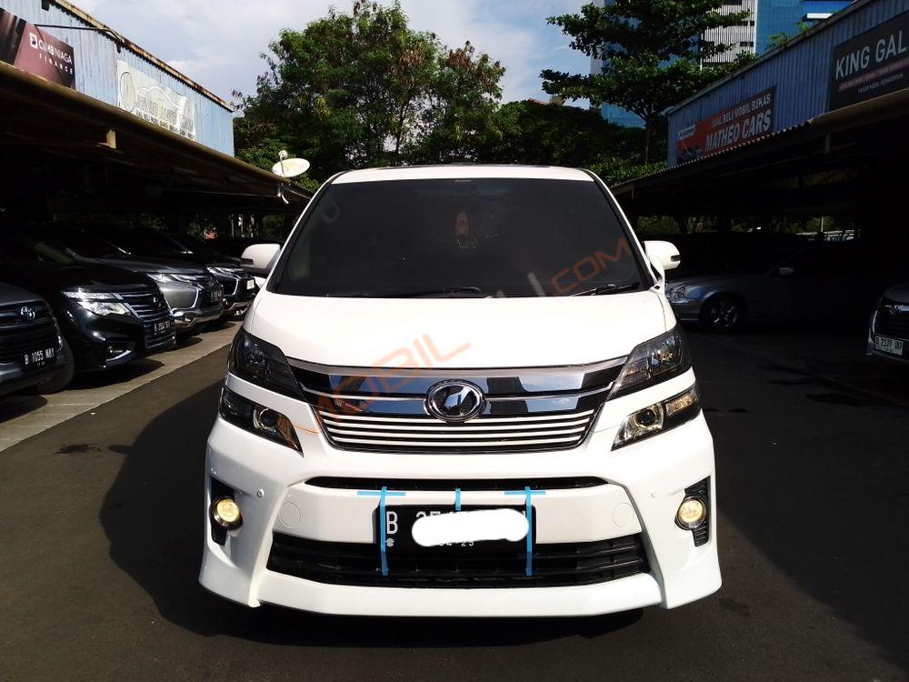 Mobil Toyota Vellfire 2014