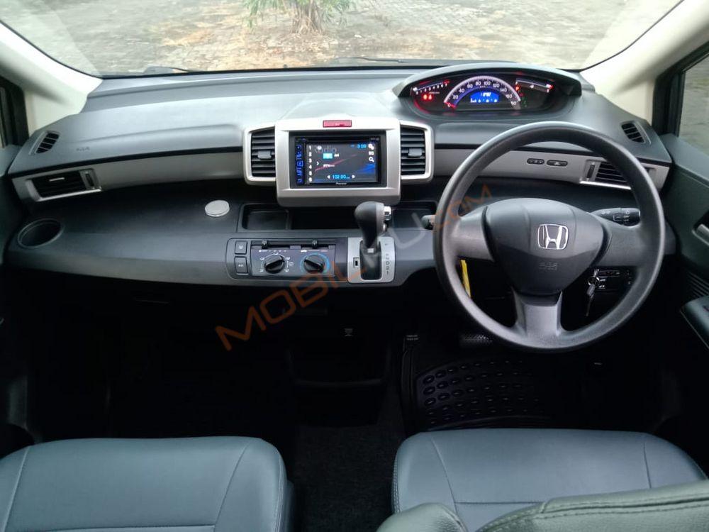 Mobil Honda Freed 2013