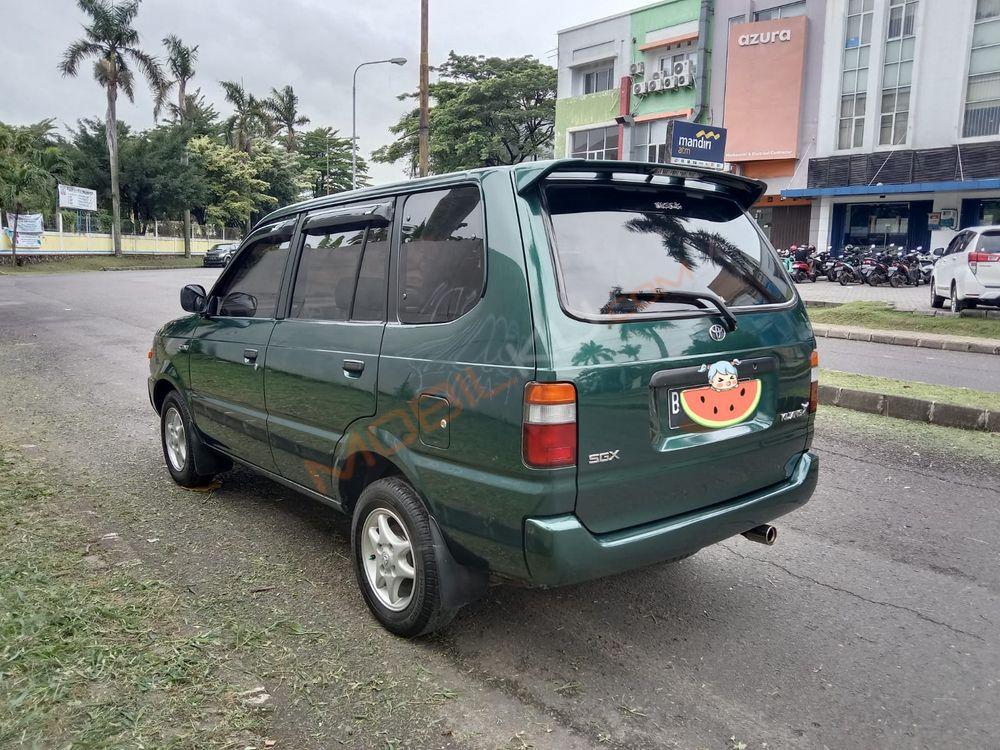 Mobil Toyota Kijang 1997