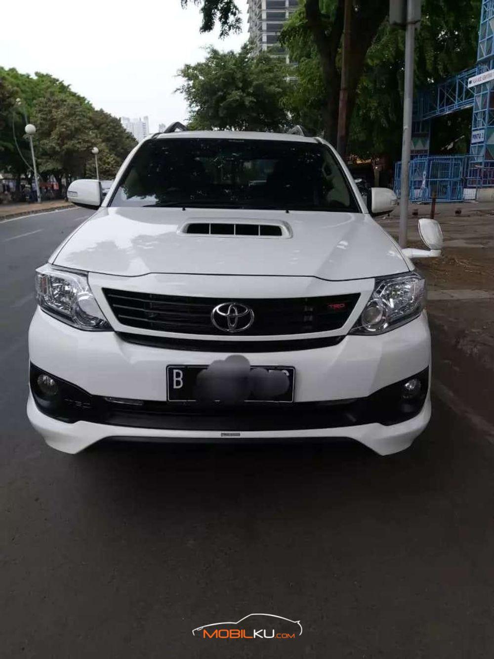Mobil Toyota Fortuner 2014