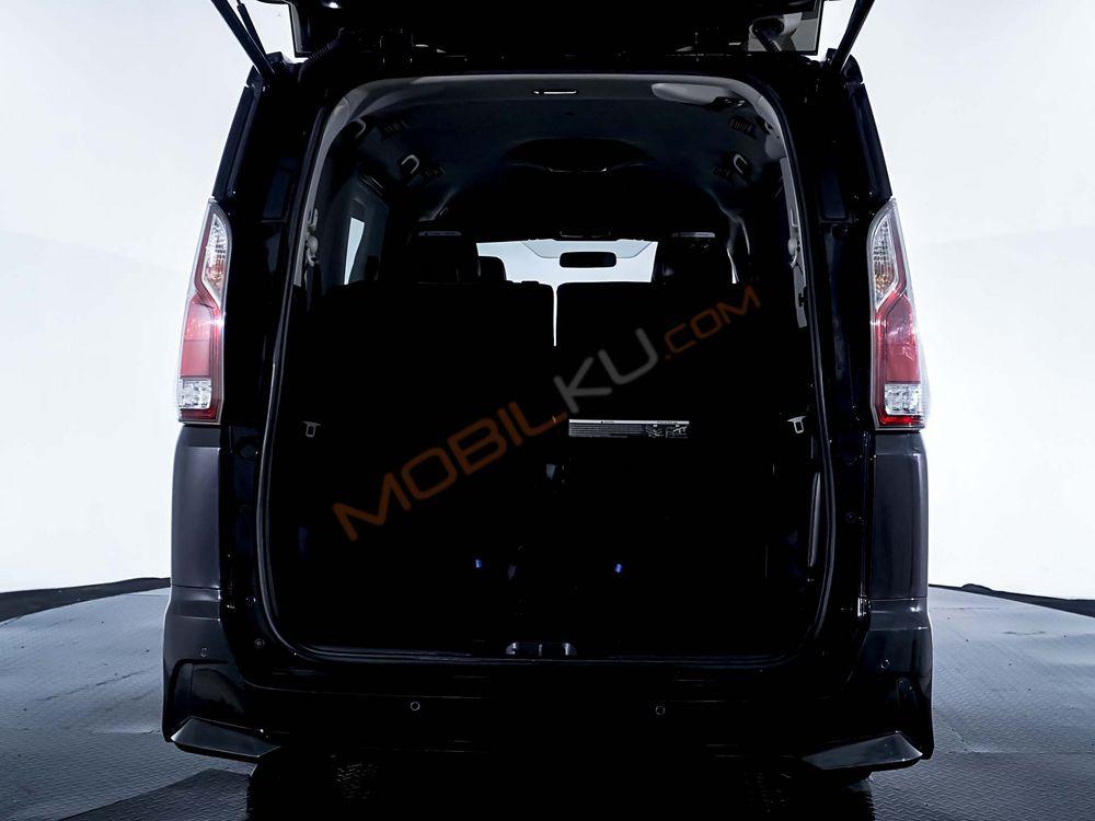 Mobil Nissan Serena 2019