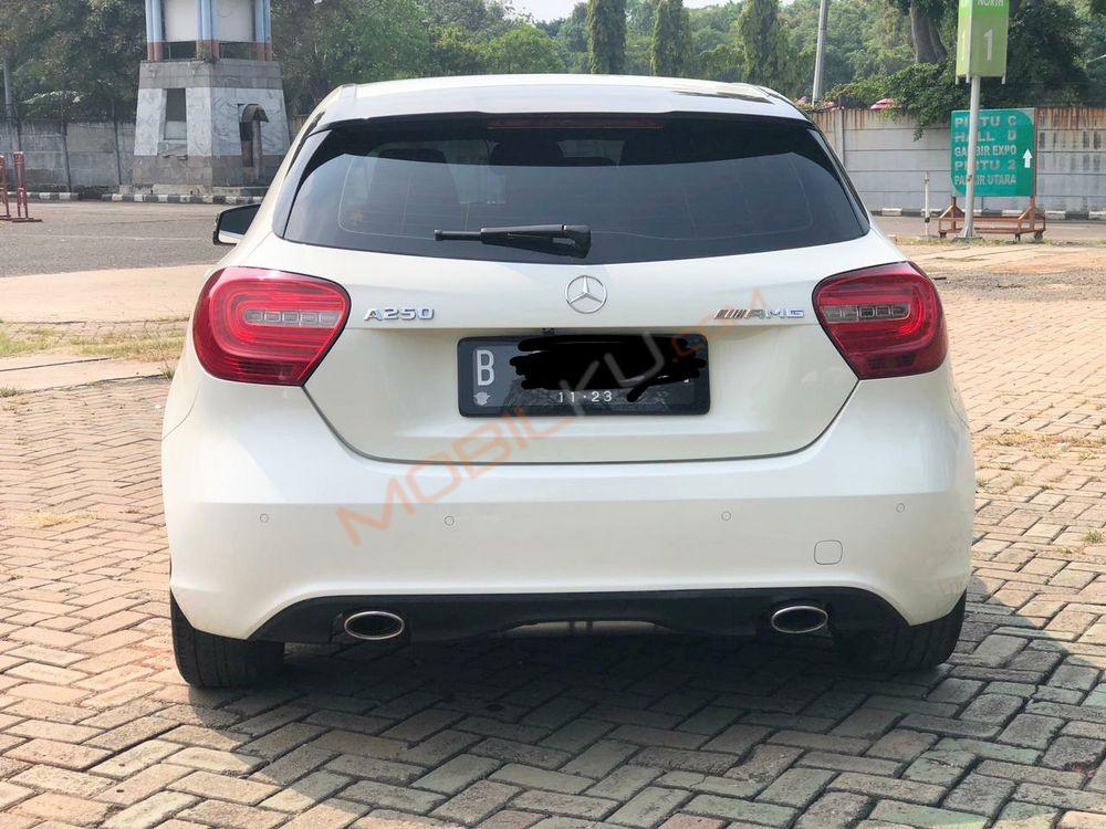 Mobil Mercedes-Benz A-Class 2013