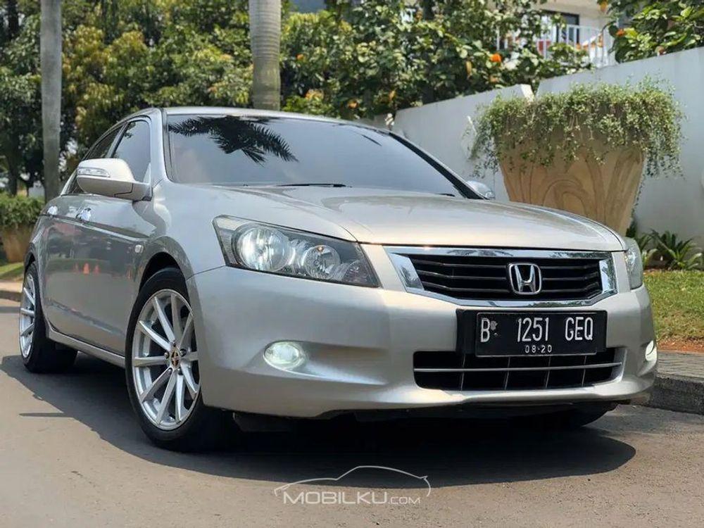Mobil Honda Accord 2008