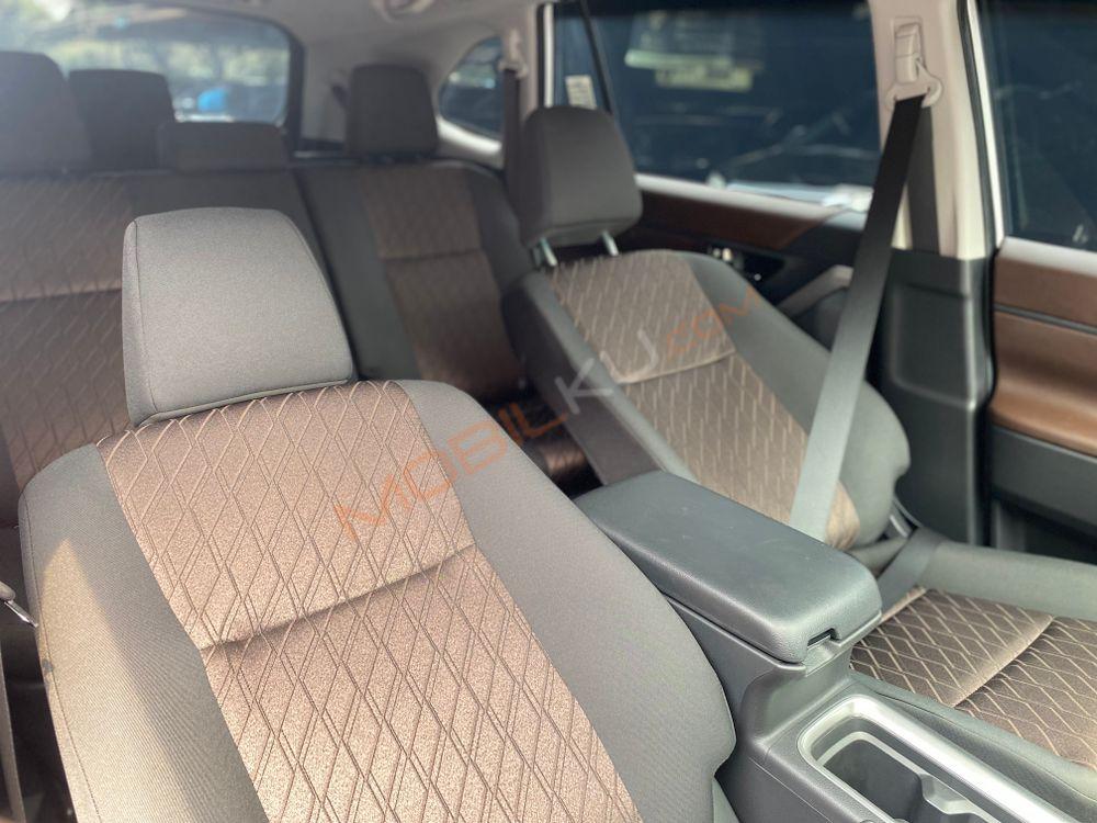 Mobil Toyota Kijang Innova 2023