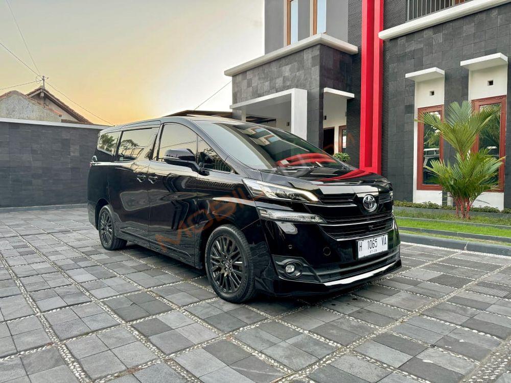 Mobil Toyota Vellfire 2015