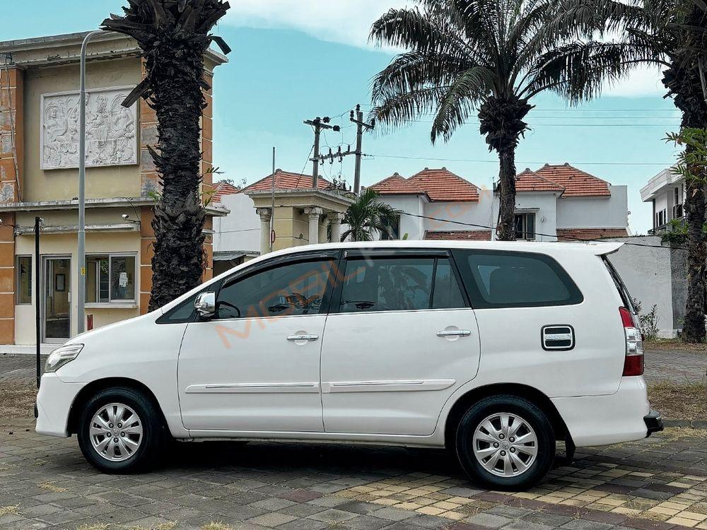 Mobil Toyota Kijang Innova 2014