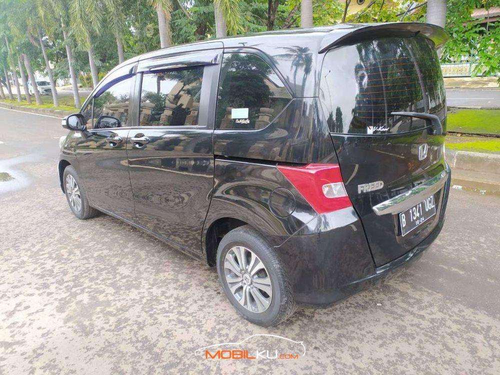 Mobil Honda Freed 2013