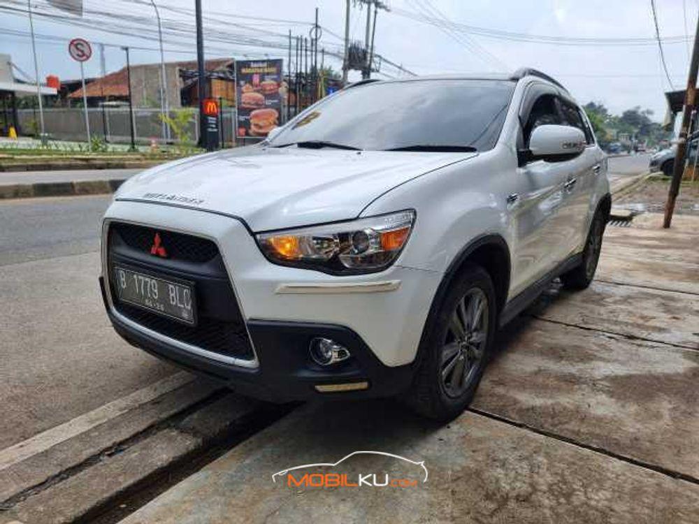 Mobil Mitsubishi Outlander Sport 2013