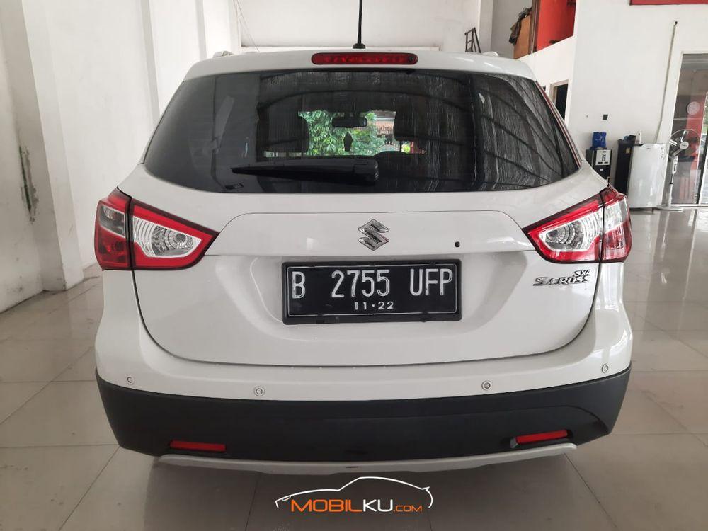 Mobil Suzuki SX4 2017