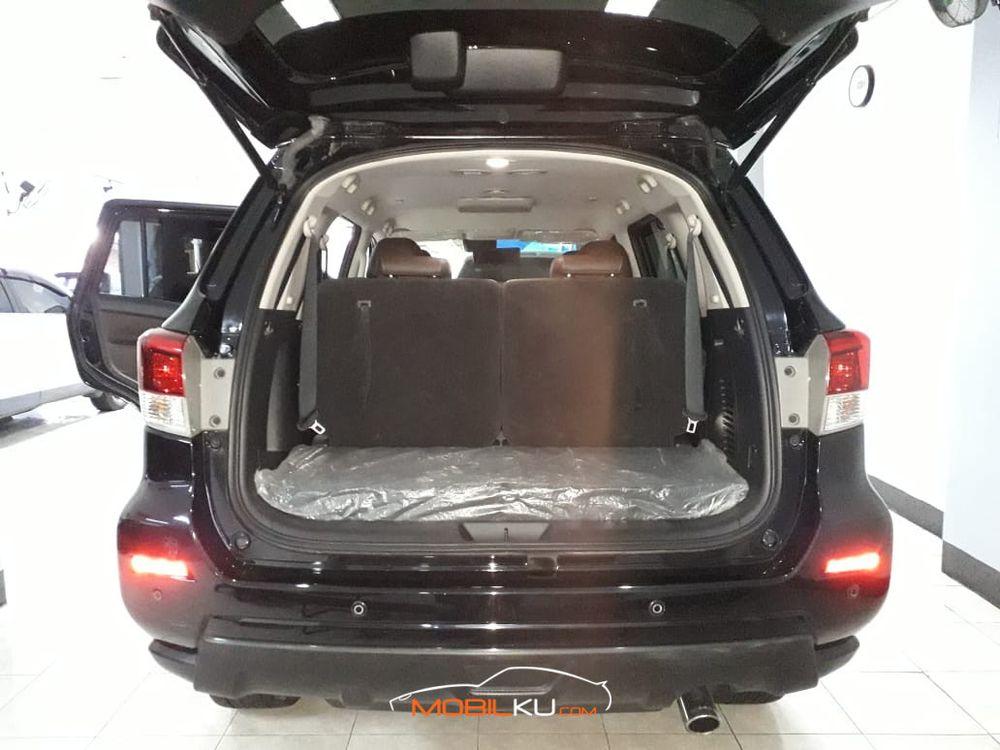 Mobil Nissan Terra 2018