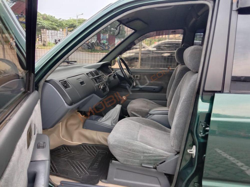 Mobil Toyota Kijang 1997