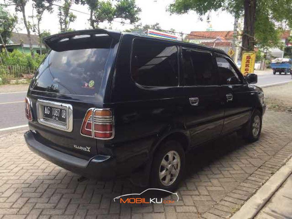 Mobil Toyota Kijang 2002