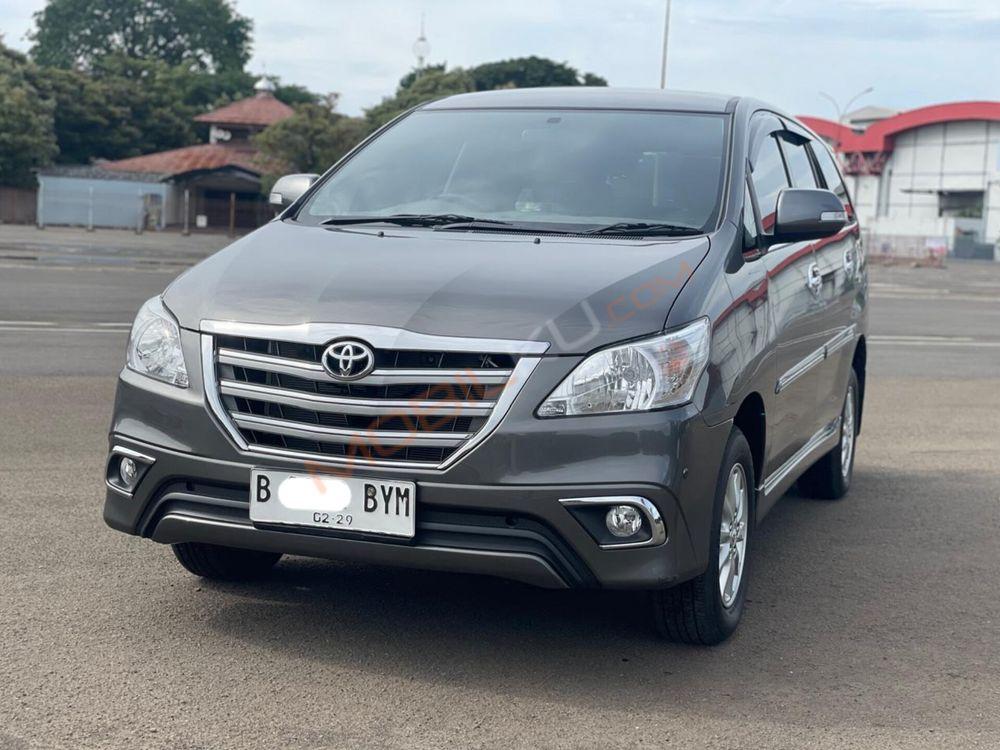Mobil Toyota Kijang Innova 2014