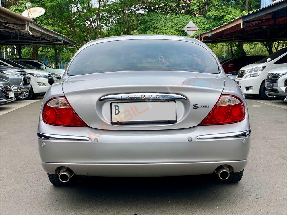 Mobil Jaguar S-Type 2001