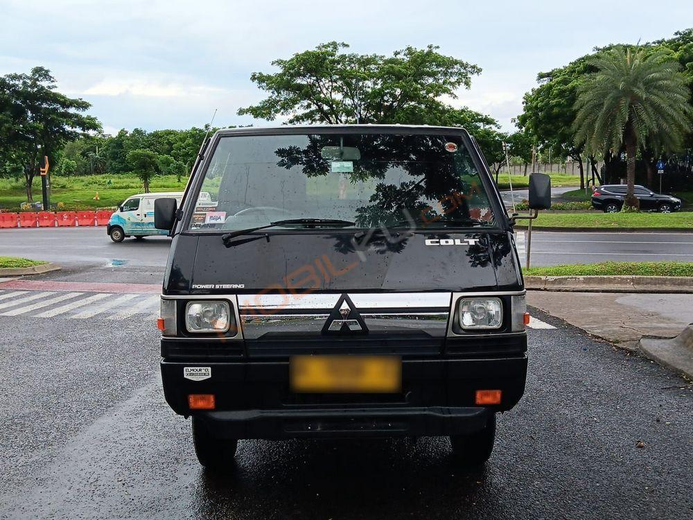 Mobil Mitsubishi L300 2022
