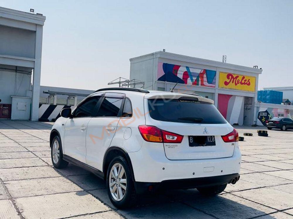 Mobil Mitsubishi Outlander Sport 2015