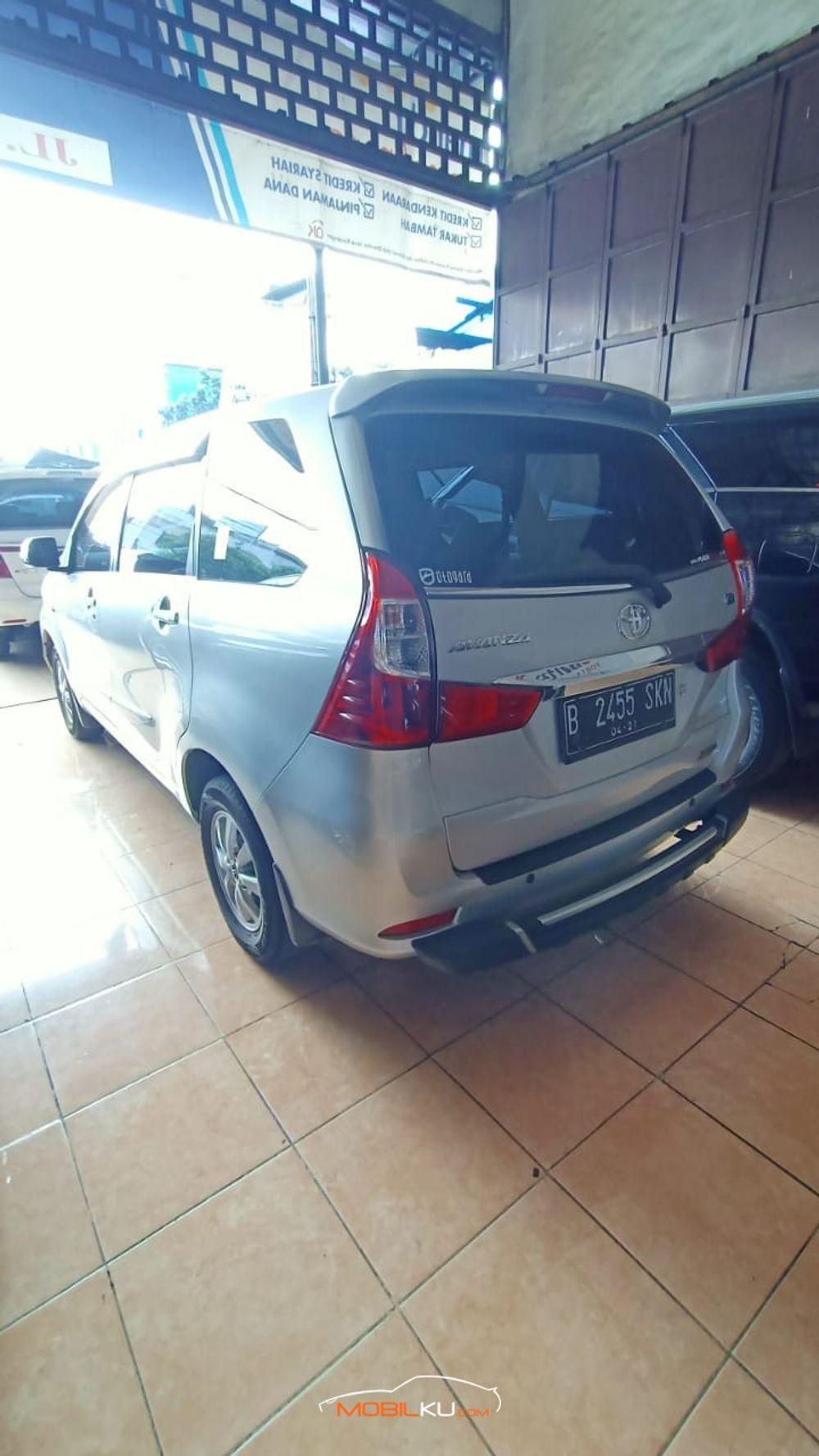Mobil Toyota Avanza 2016