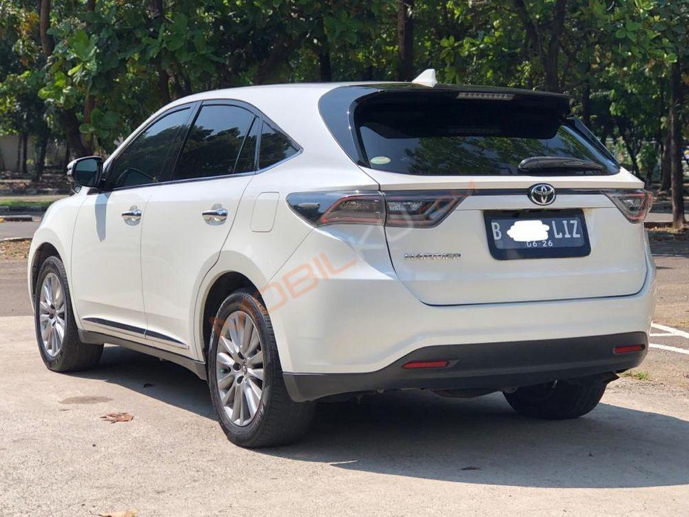 Mobil Toyota Harrier 2015