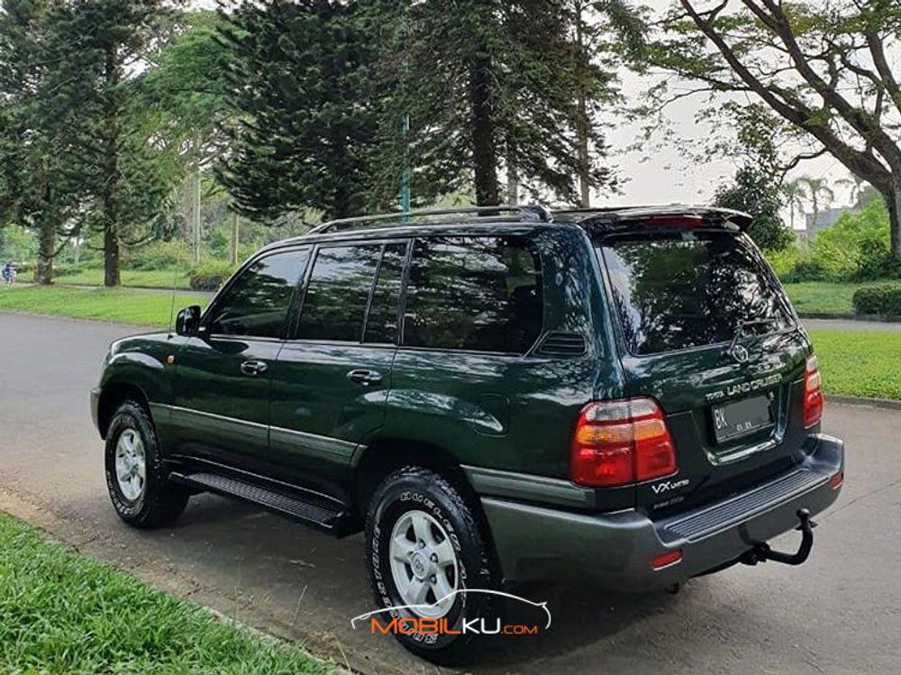 Mobil Toyota Land Cruiser 2001