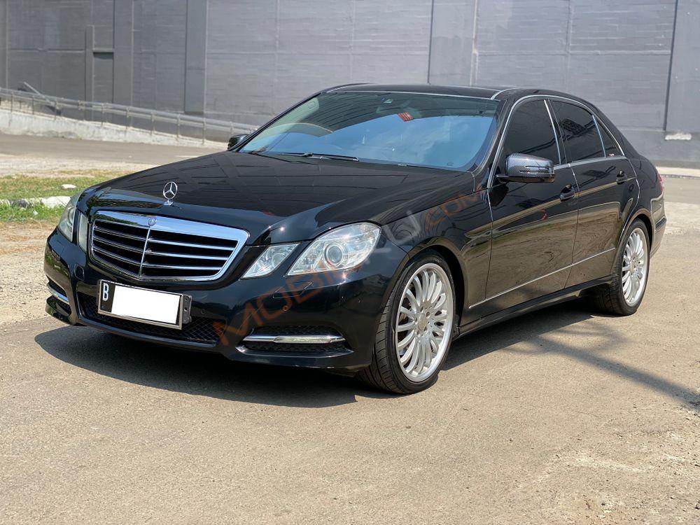 Mobil Mercedes-Benz E-Class 2011