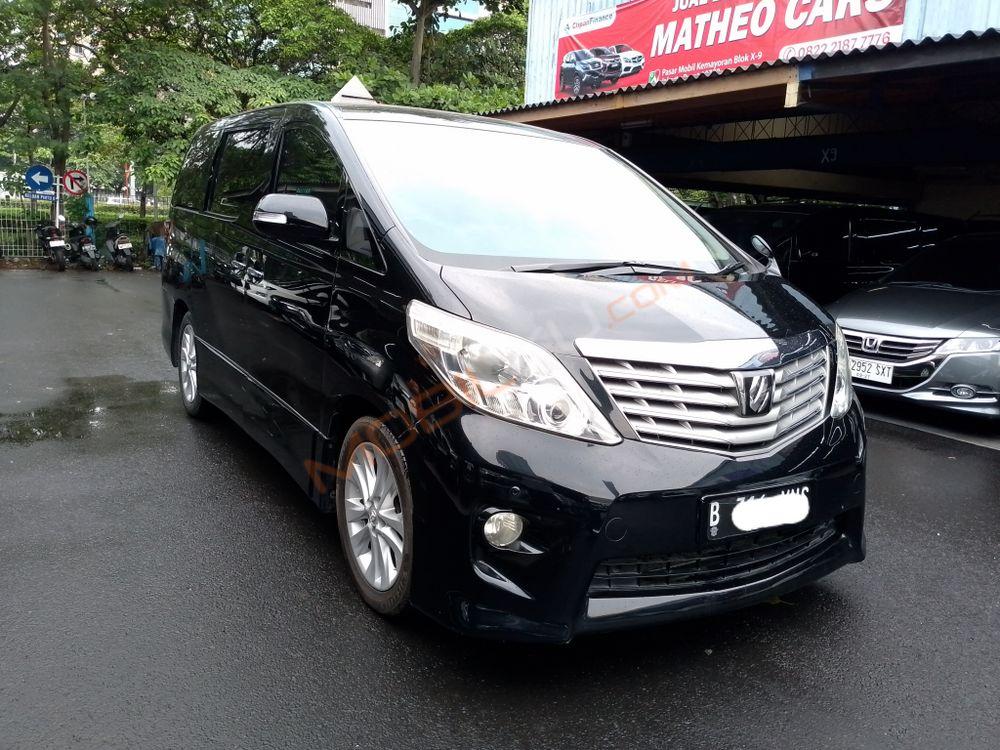 Mobil Toyota Alphard 2009