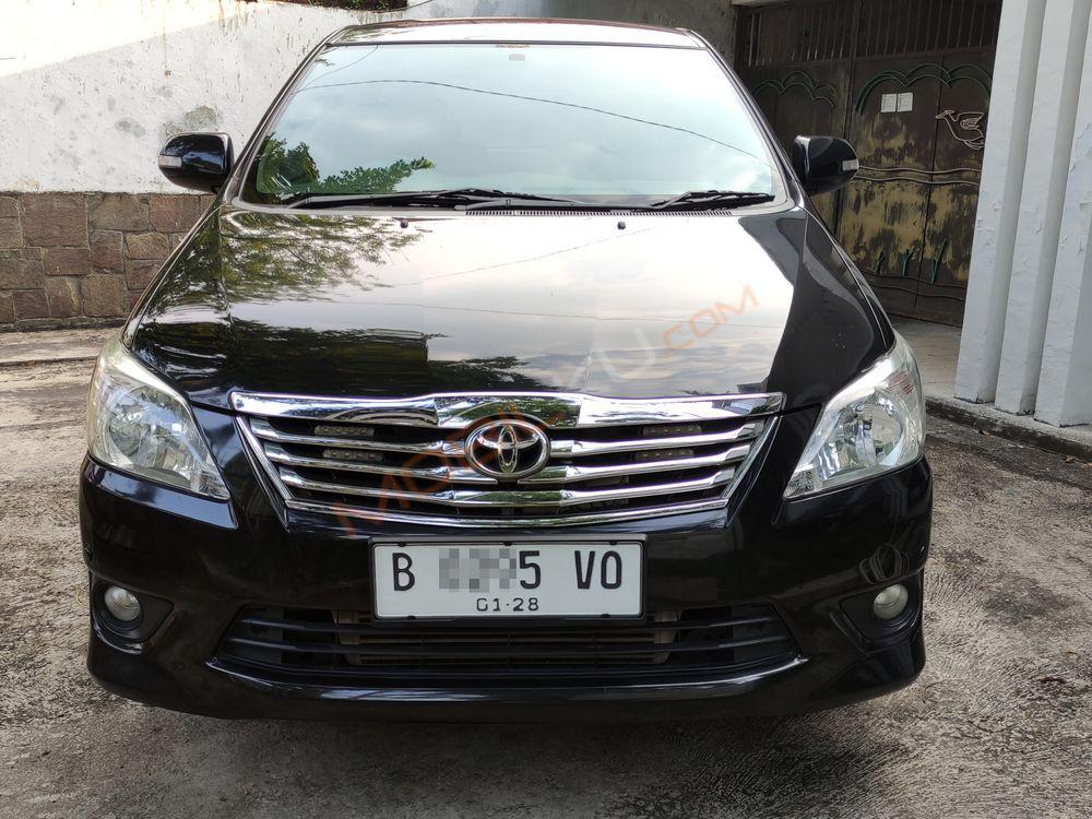 Mobil Toyota Kijang Innova 2012