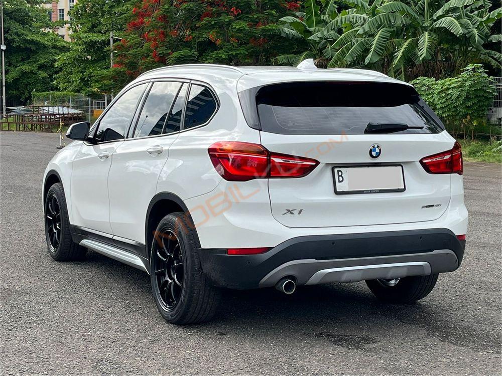 Mobil BMW X1 2015