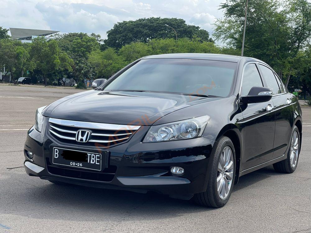 Mobil Honda Accord 2011